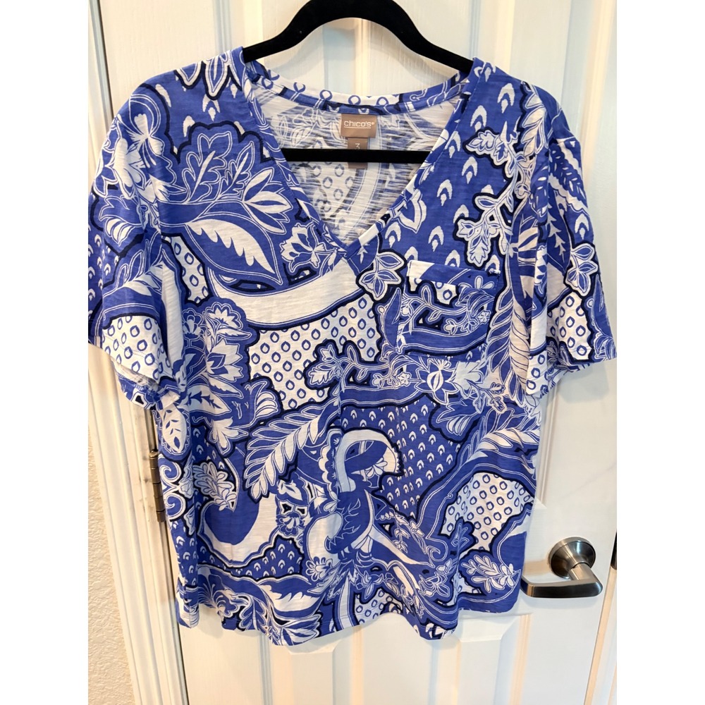 Chico's T-Shirt Blue White Paisley Floral V-Neck Cotton Pocket Tee Top Size 3